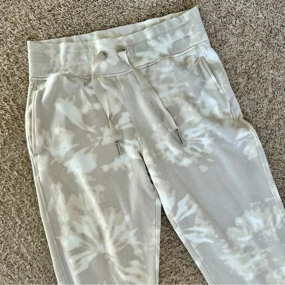 Athleta I Gray White Tie Dye Jogger Sweatpants I Size S I Relaxed Fit - Picture 4 of 5